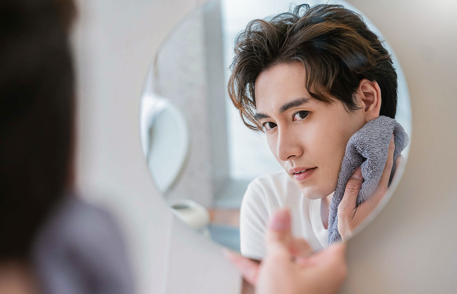 🧔 טיפוח עור לגברים – לא מותרות, אלא מדע של איזון ובריאות